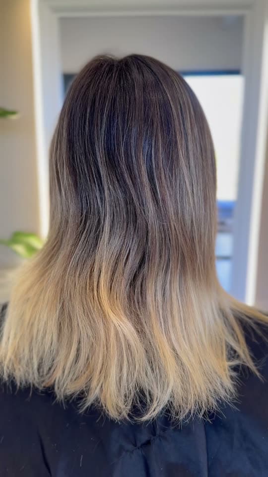 Coupe femme personnalisée réalisée à MC Studio, salon privé de Rousset